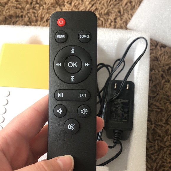 Mini LED Projector 📽 - Picture 5 of 7